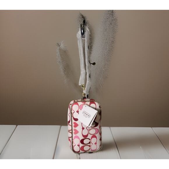 Very Rare Vintage NWT Coach F63761 Peyton Signature Heart Multi Pouch Wristlet - Picture 2 of 12